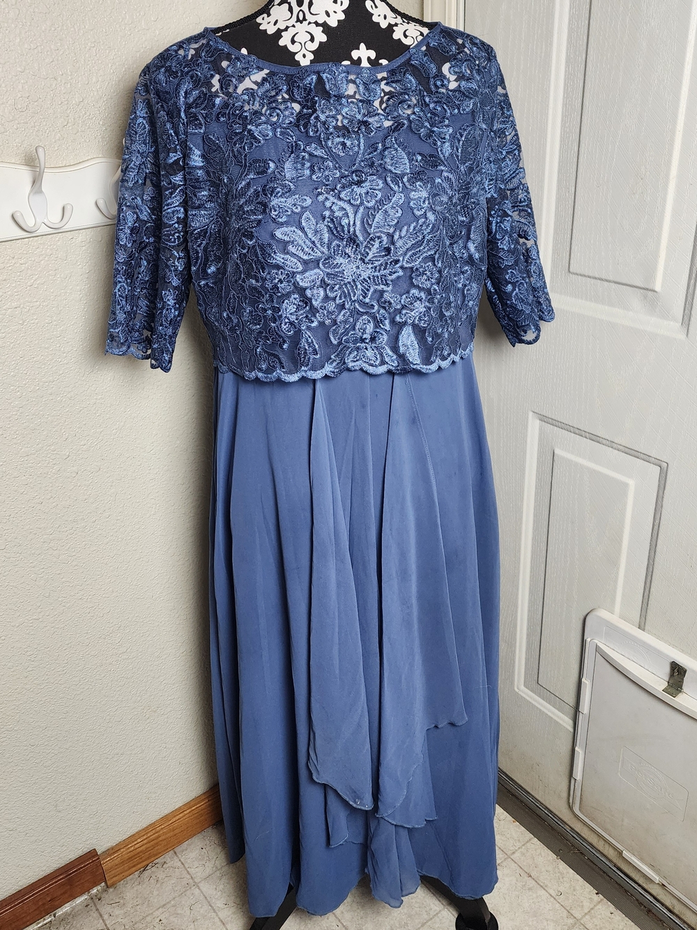 Just Fashion Now Blue Floral Lace Maxi Dress Size Large